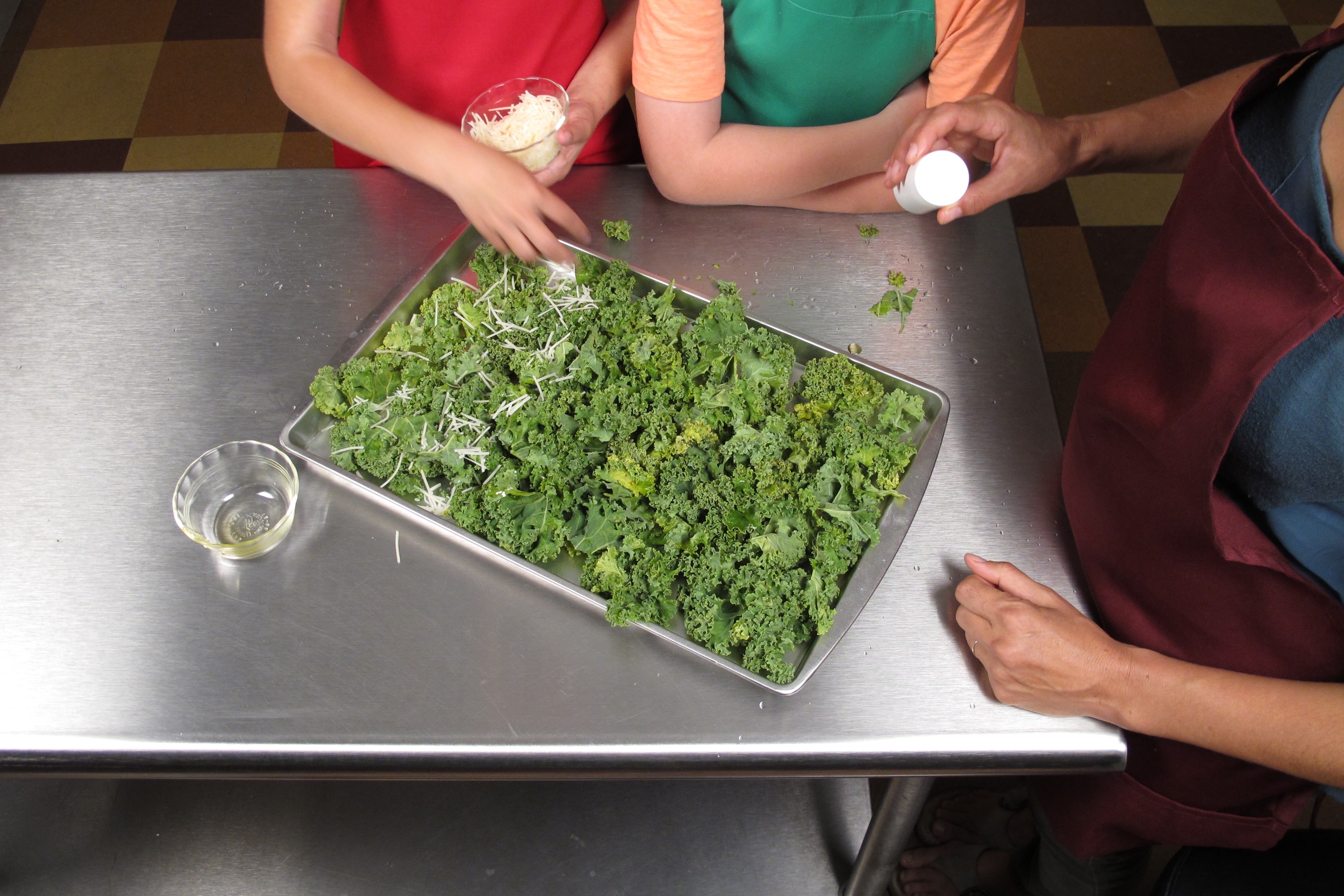 Sprinkle the seasoning of your choice over the kale.