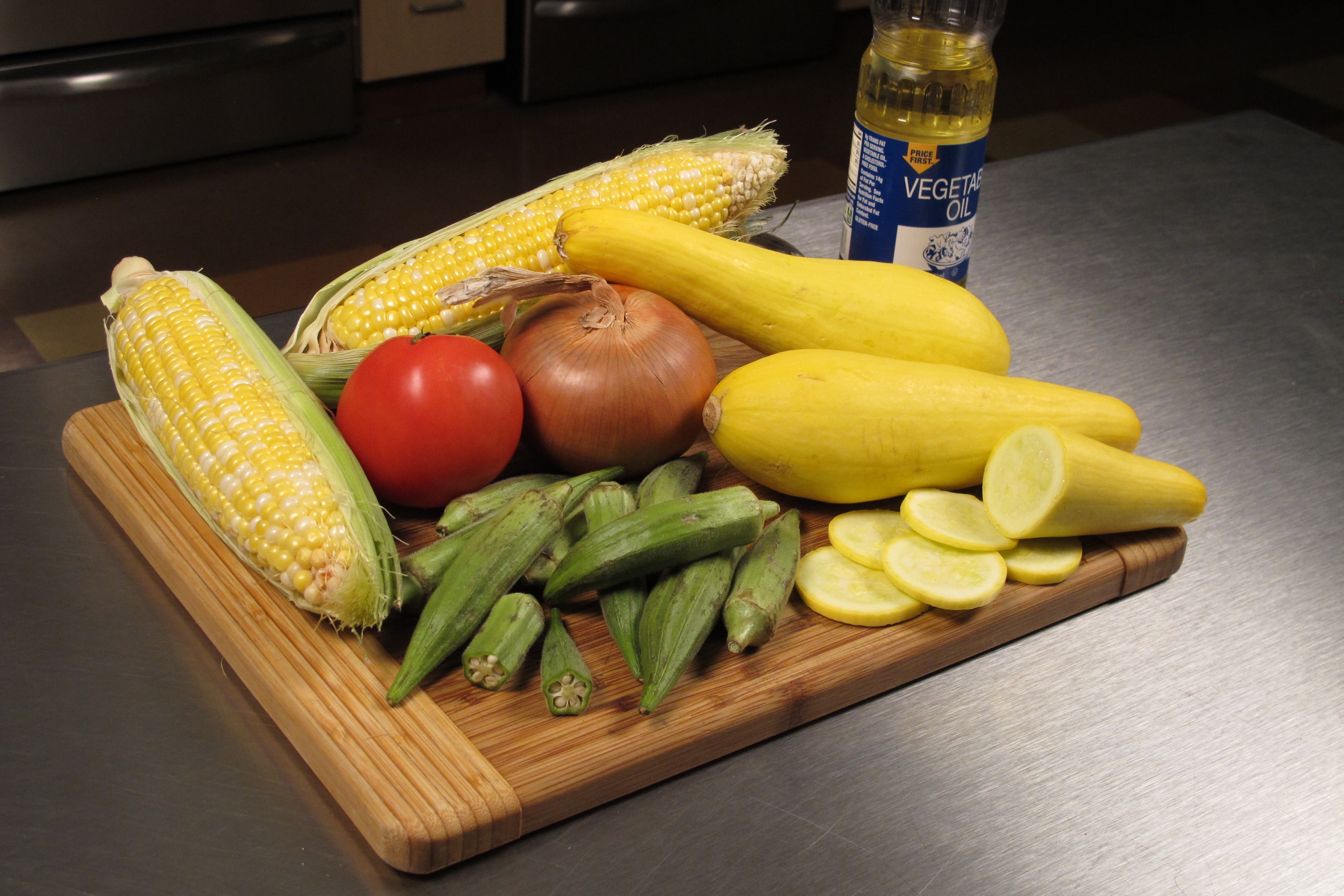 Slice squash, okra, or other chosen vegetables into small but not tiny pieces.